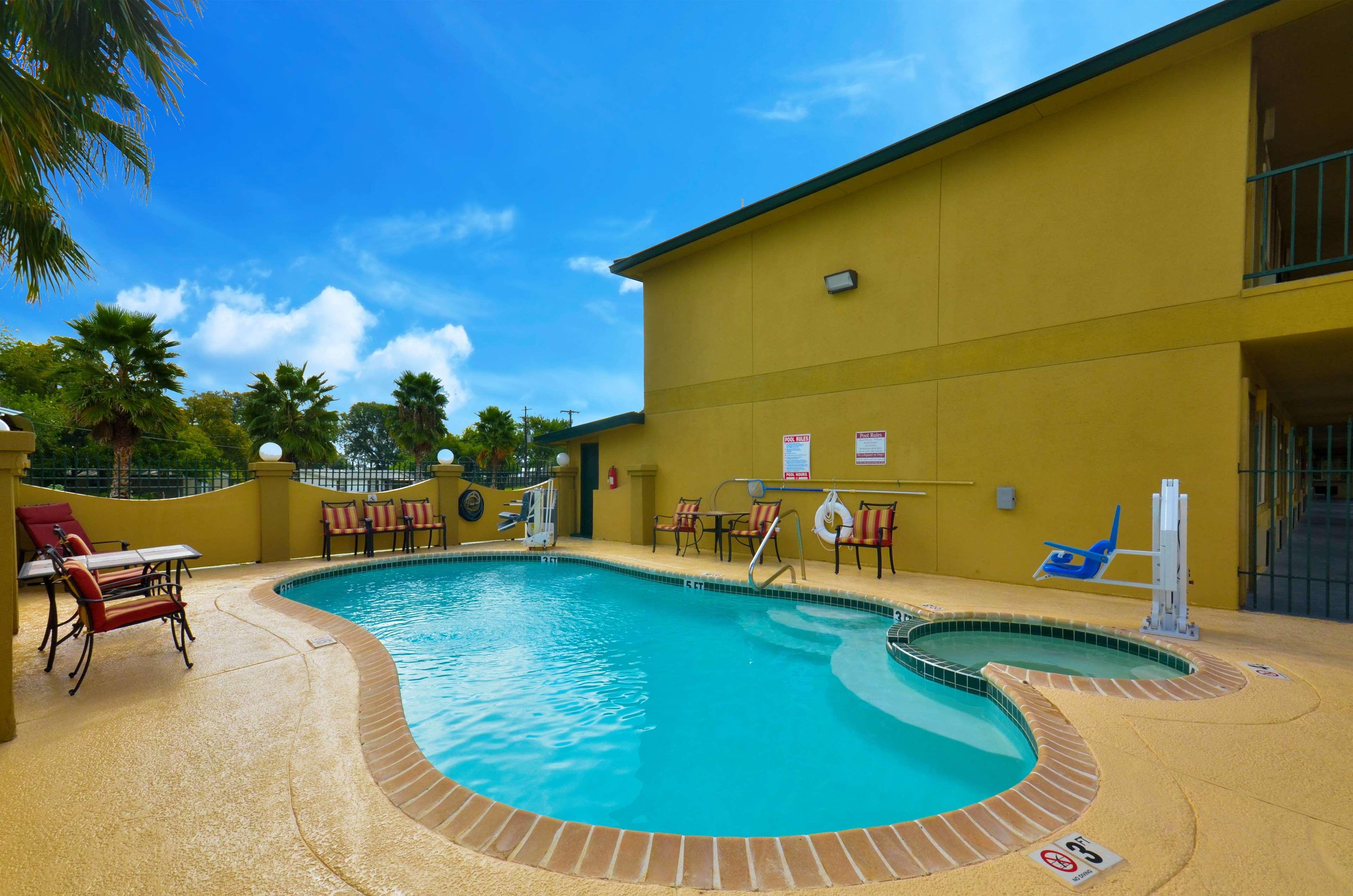 Best Western Executive Inn Hallettsville Exterior foto
